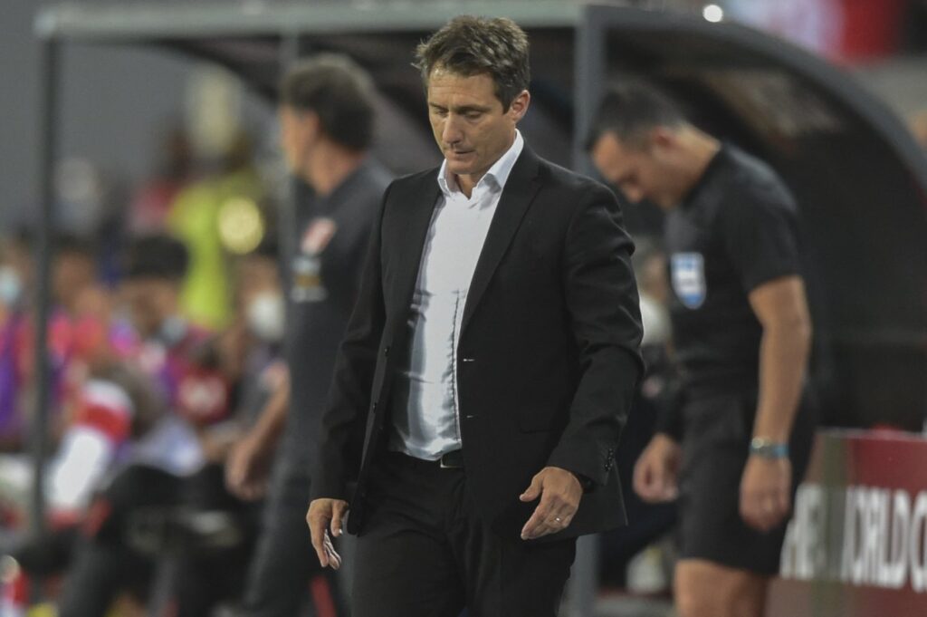 Guillermo Barros Schelotto no continuaría como DT de la Albirroja