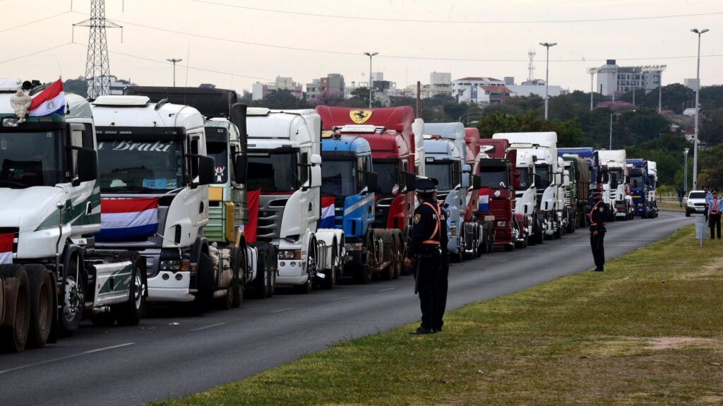 Camioneros amenazan con cerrar camino a Clorinda