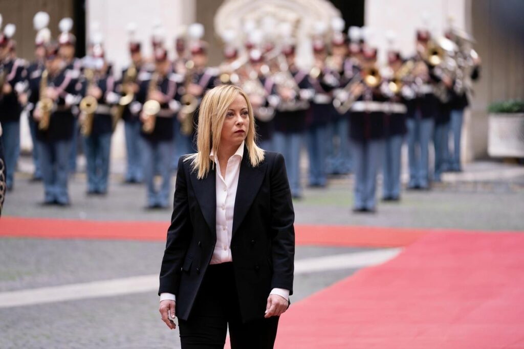 Escándalo sexual desencadena el fin de la relación de la primer ministro italiana.