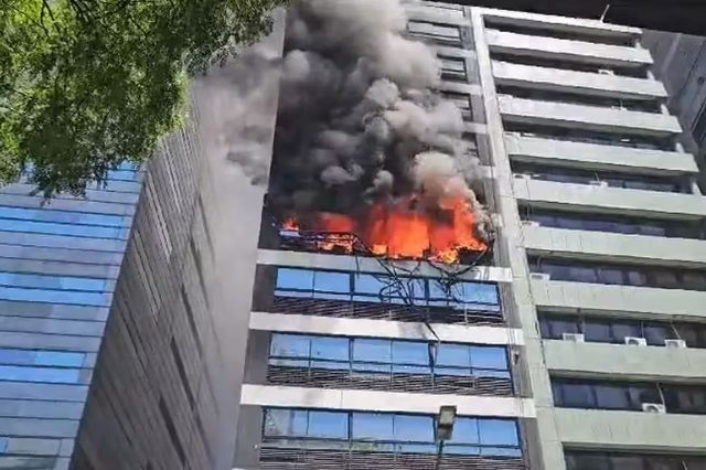 Argentina: Incendio en edificio aledaño al Ministerio de Trabajo