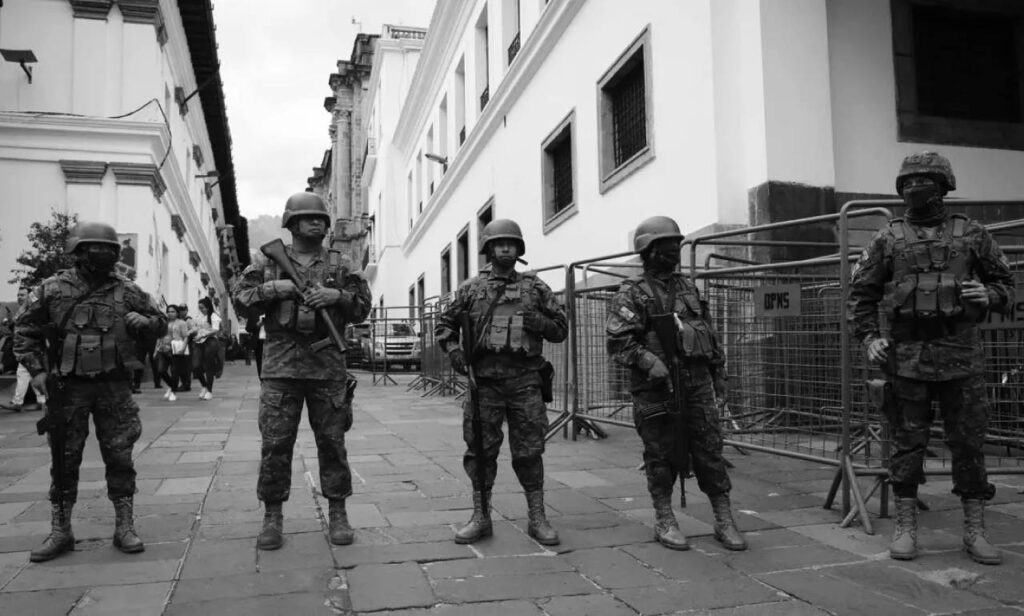 Ecuador: 170 penitenciarios siguen como rehenes en cárceles del país