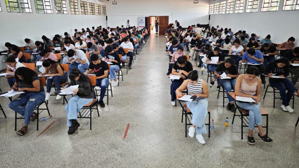 San Pedro: Lanzan programa de becas para universitarios