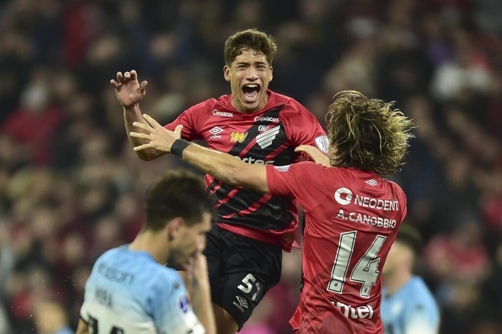 Paranaense sacó ventaja sobre Racing y va por la clasificación