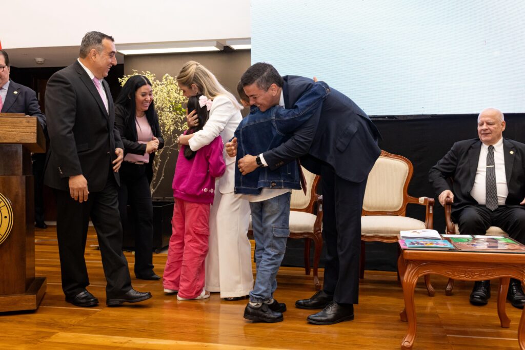 Gobierno lanza Programa Nacional de Cuidado Alternativo y Adopción