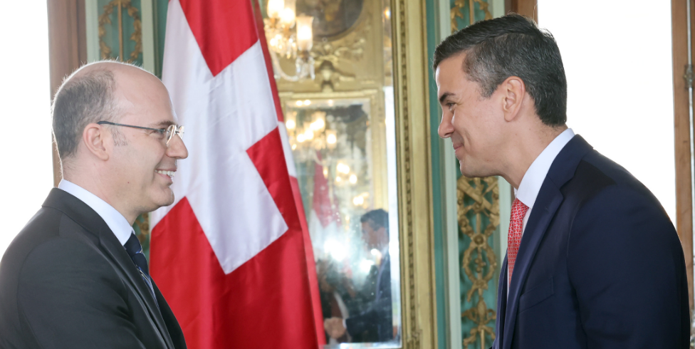 Peña recibe cartas credenciales de nuevos embajadores