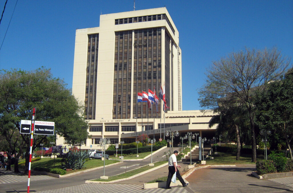 Premian a contribuyentes al día con exoneración de tasas e intereses