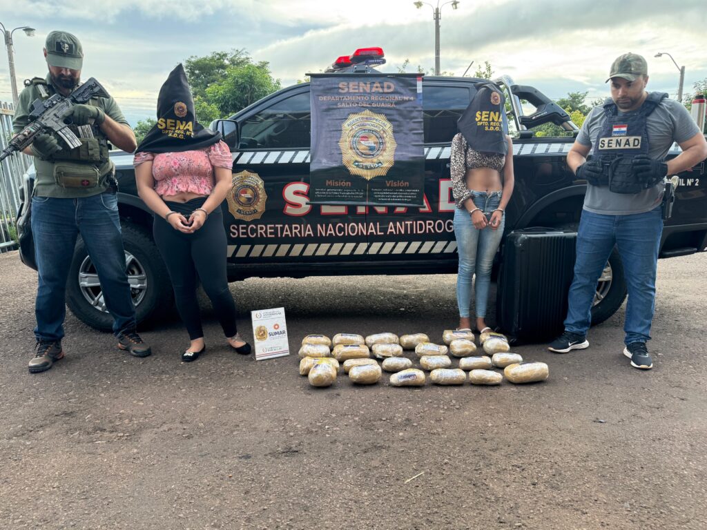 Pasajeras caen con maleta cargada de “marihuana VIP” 