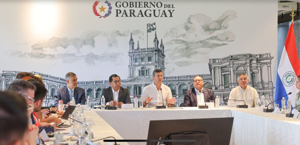 Peña exige mayor desempeño para acelerar proyectos sociales