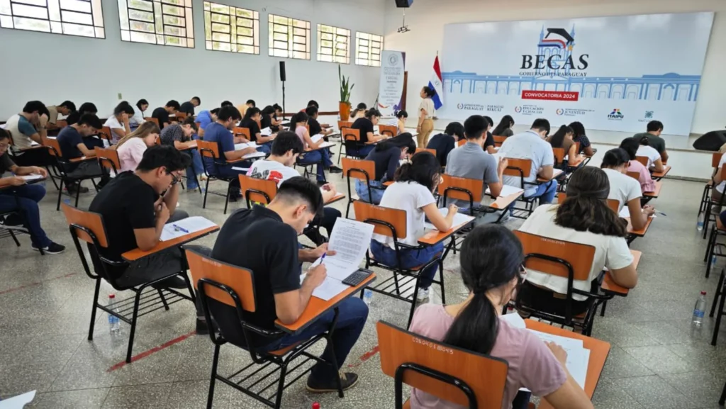 Peña amplía becas y beneficiará a 6.796 jóvenes