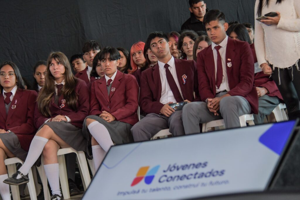MEC lanza “Jóvenes Conectados”, un programa digital para 30.000 estudiantes del tercer curso