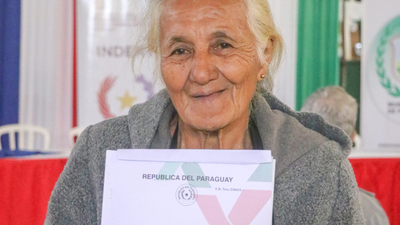 Avanza la equidad en el acceso a la tierra: Más de la mitad de los títulos entregados son para mujeres