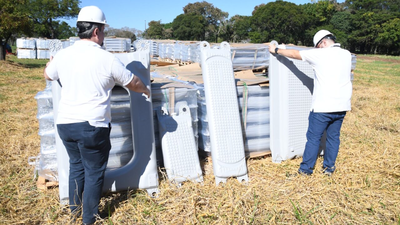 Avanza el montaje de la planta solar flotante en Itaipú con la llegada de componentes clave