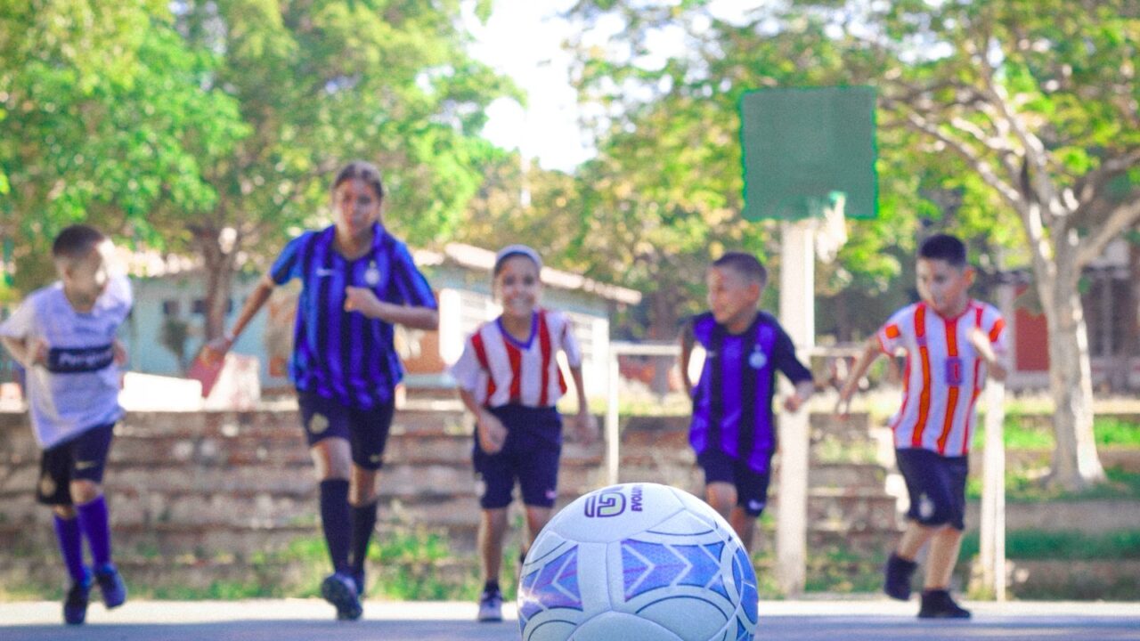 Empresas se ponen la camiseta por la niñez: arranca la tercera edición de “Corazón de 10”