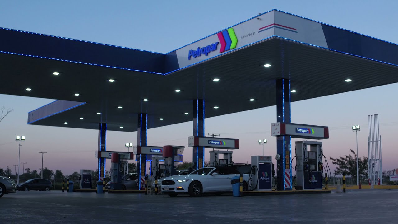 Anuncian reducción de precios de los combustibles
