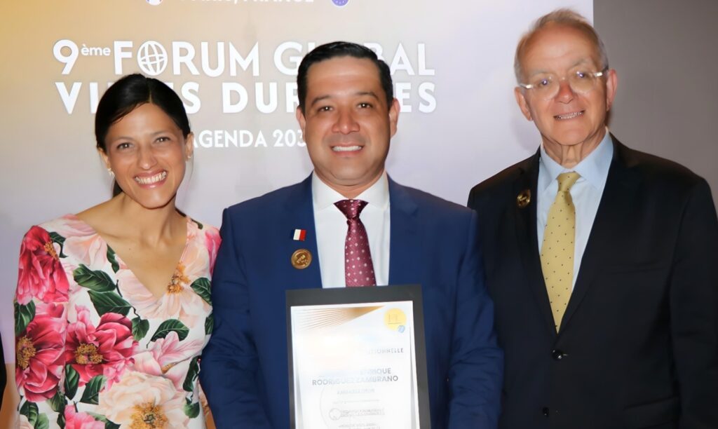 Designan como embajador de Ciudades Sostenibles al alcalde de Chone, Leonardo Rodríguez